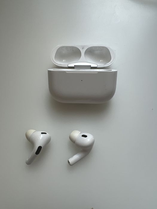 Airpods pro 2 (в неизправност, налична е оригиналната кутия)