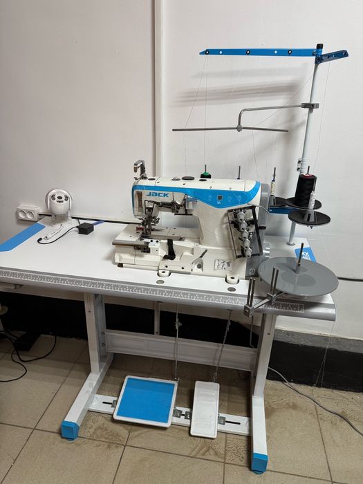 Продам швейные машины jack f4 и jack w4