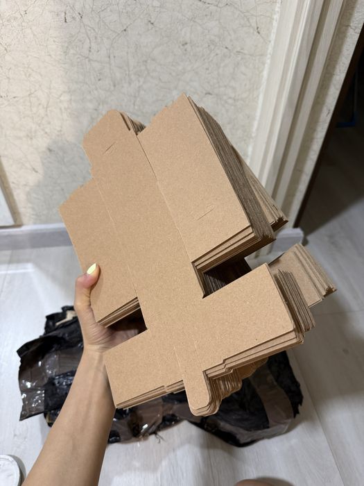 Коробки картонные (легко собираются)