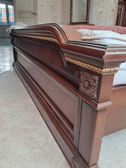 Спальный гарнитур , в Стиле