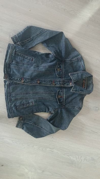 Продам денское джинсовую куртку