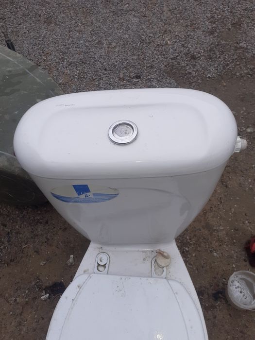 Унитаз в сборе  в хорошем состоянии