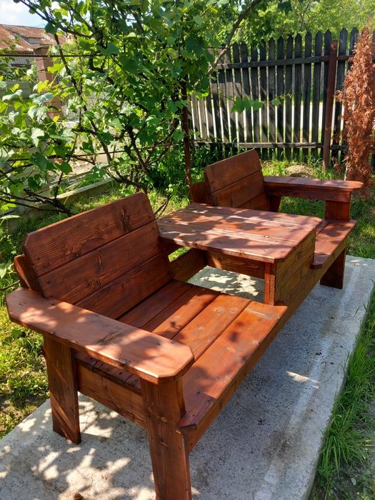 Banci din lemn pentru curte