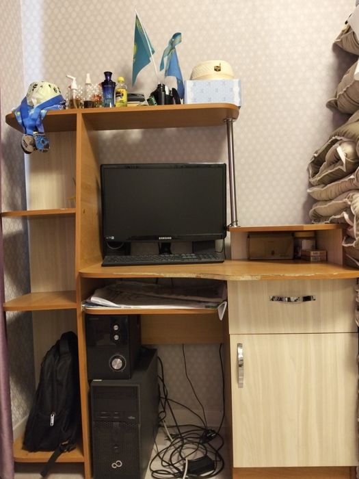 Продам стол компьютерный
