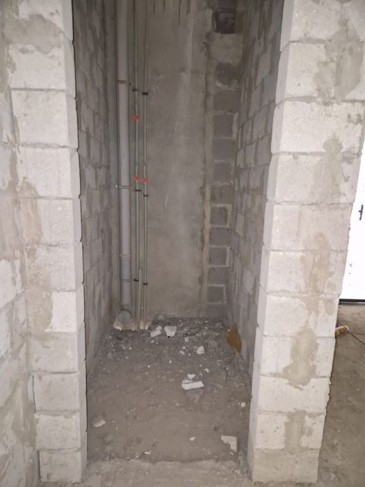 Черновой 5 бөлмелі кең пәтер сатылады.