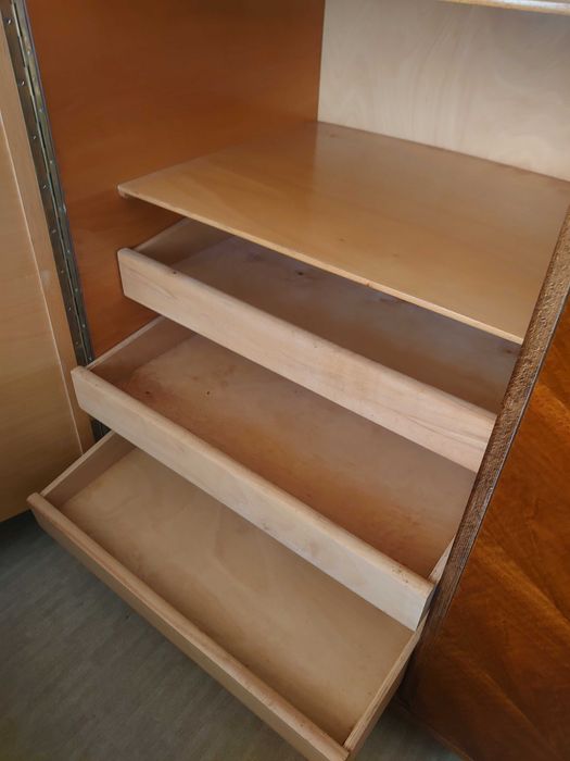 Гардероб трикрилен