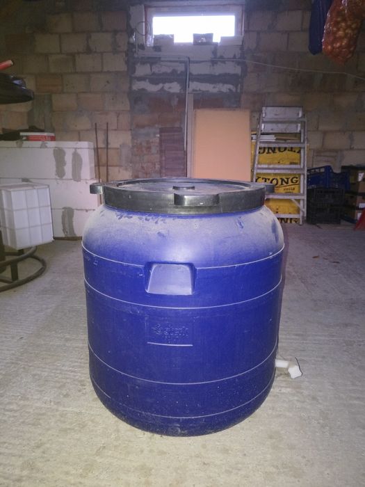 Butoni 150 litri cu robinet