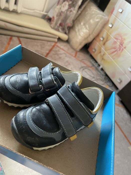 Продам детскую обувь