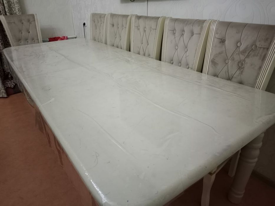 Столы  и стулья для гостинной