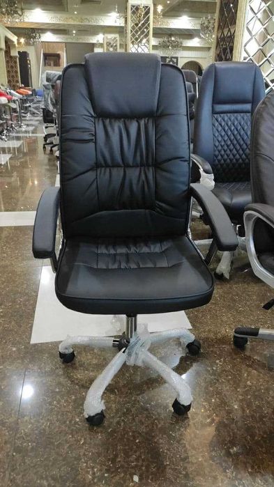 Офисное кресло LEO CORTO супер улучшенная модель по супер цене .