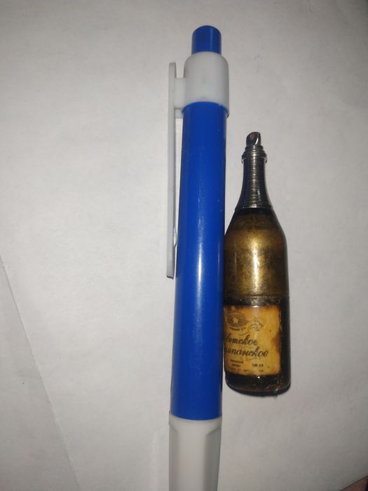 Бензиновая зажигалка в виде бутылки шампанского