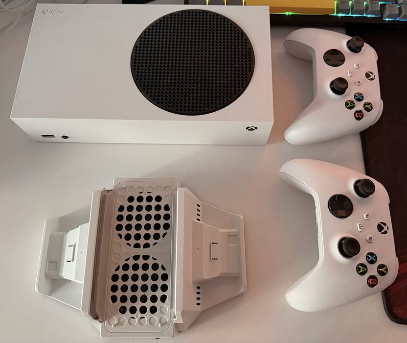 Продам Xbox Series S