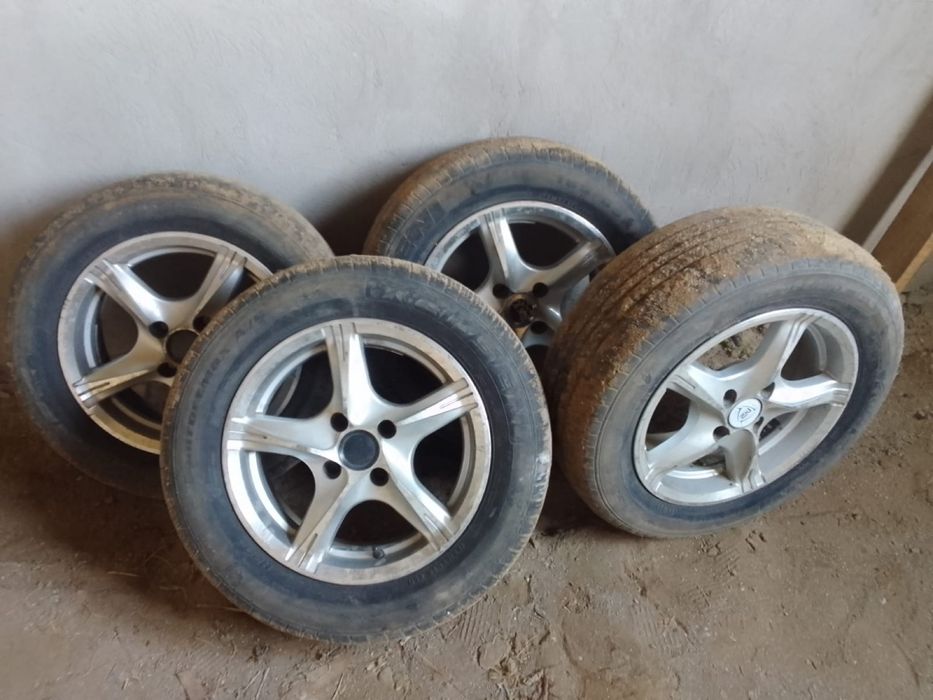 Продам шины с камплект 185/65 R14 86H (ВАЗ) Б/У