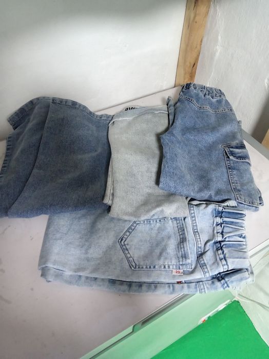 Джинсы 4 пары 4000т.