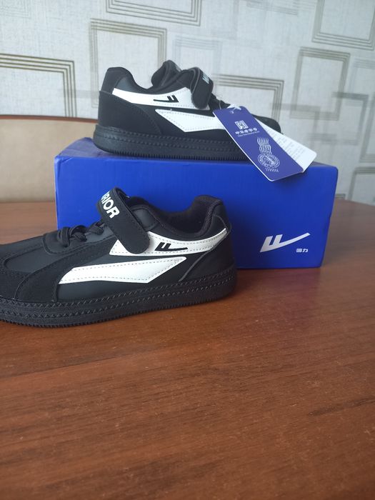 Кроссовки детские