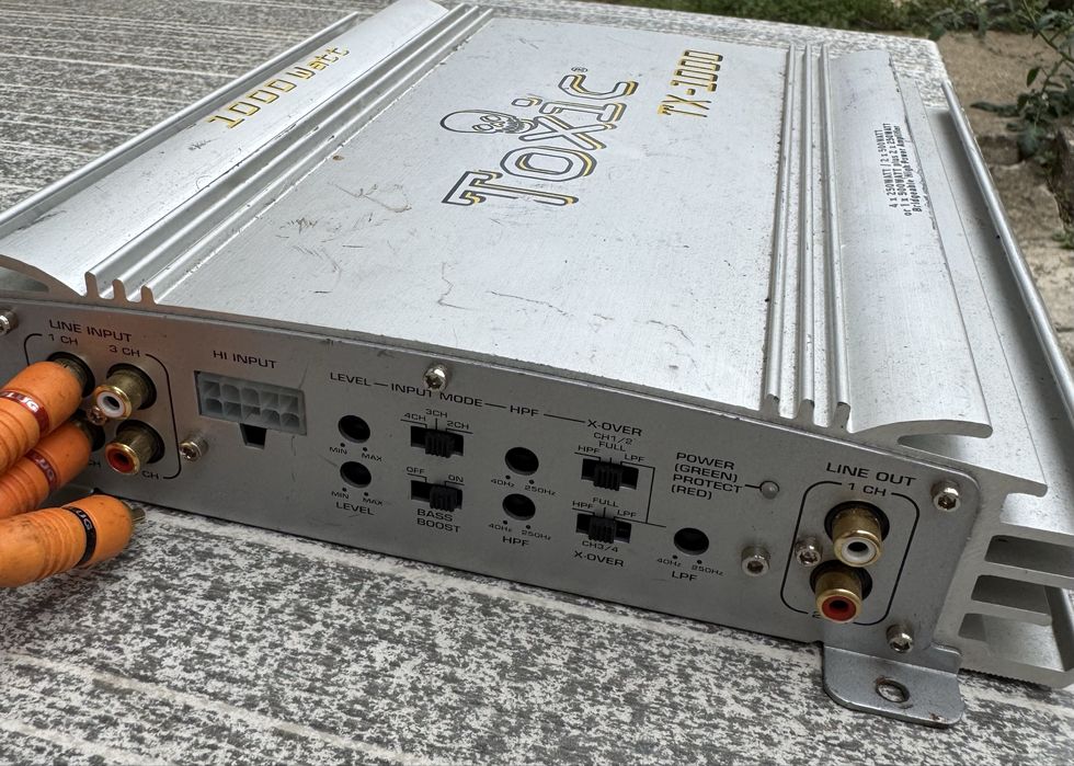 Xzound AVX200 + Toxic усилвател + колони - Автомобилно озвучаване