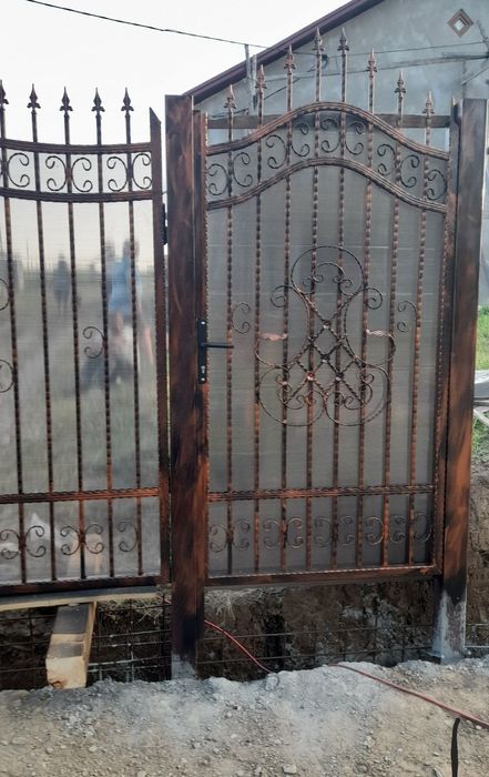 Executam porti din fer forjat din sipca metalică stil jaluzele