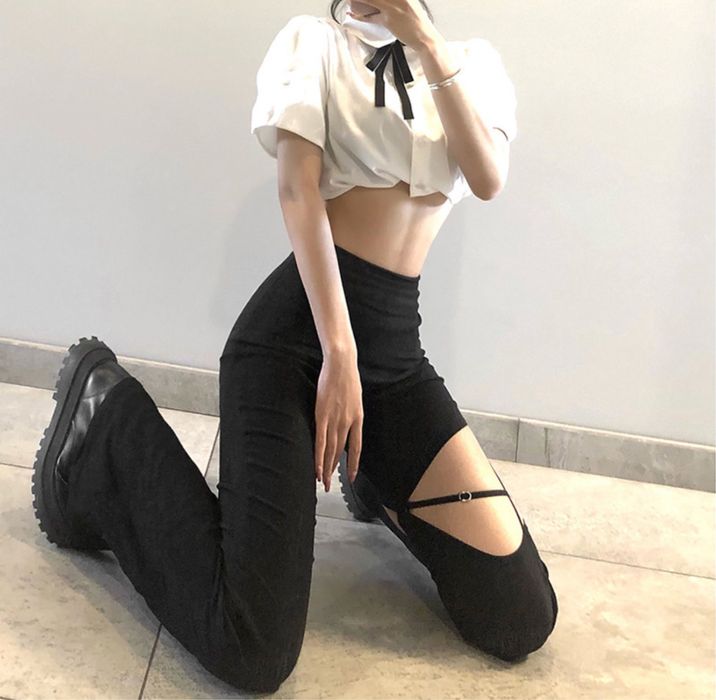 Женские брюки клеш с вырезом