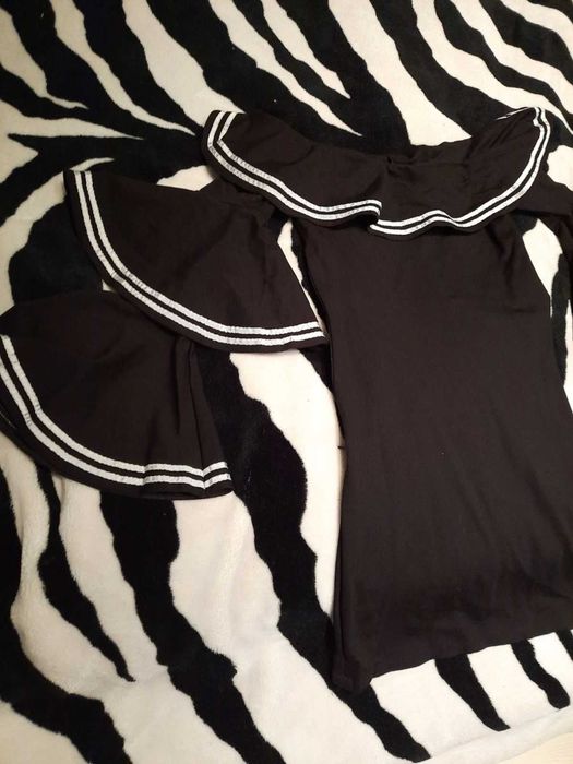 Испанска черна вталена рокля с ръкави чарлстон Кикирики