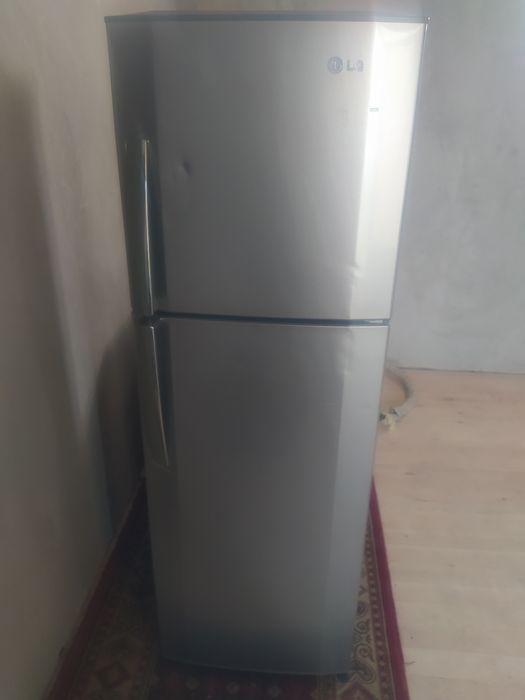 Xaladilnik va stralni moshinka sotiladi