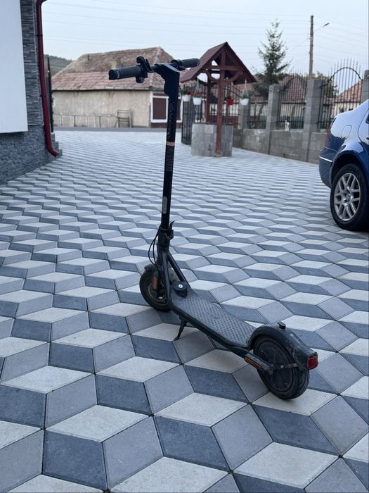 Trotinetă electrică Ninebot F2 Pro – stare foarte bună