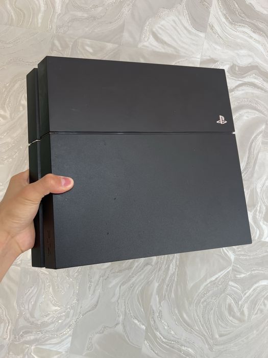 PlayStation 4 Fat 500GB + GTA5 + геймпад.
