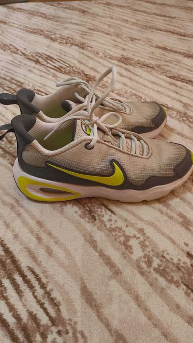 Маратонки Nike номер 38,5