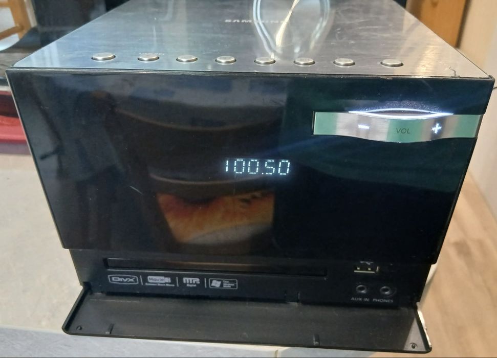Аудио DVD уредба Samsung USB CD FM Aux с тонколони