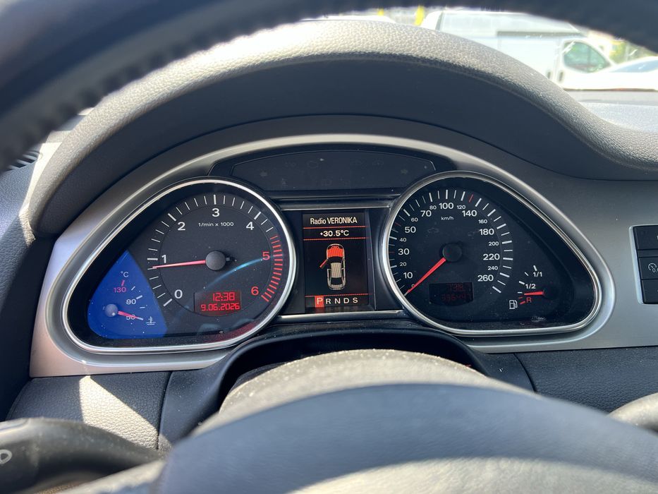 Продавам Audi Q7