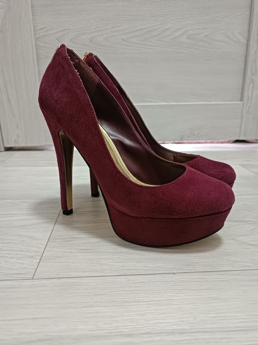 Туфли замшевые бренда Aldo