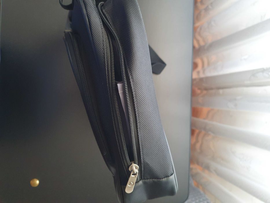 Servietă de umar extensibila/ geantă pentru laptop Platinet  17,3"noua