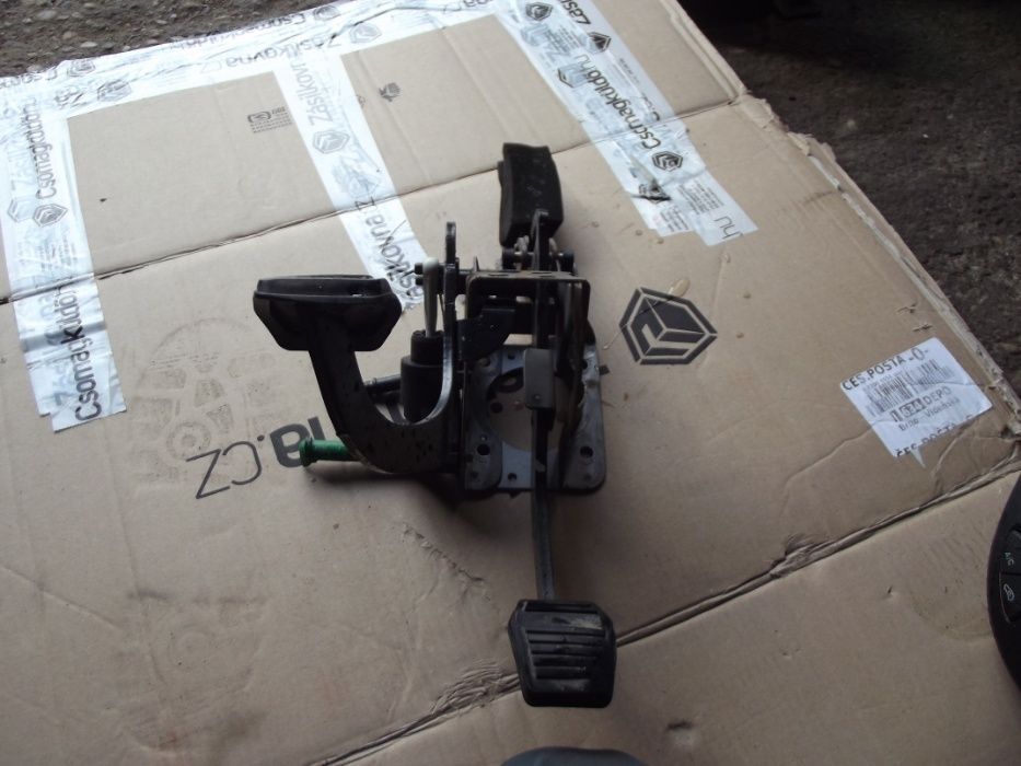 Pedala acceleratie Kia Carens 2001-2007 dezmembrez kia Carens 2.0crdi