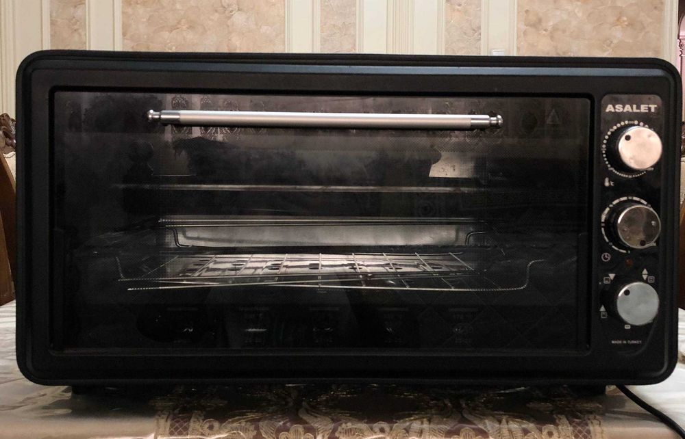 Микроволновка, блендер-соковыжималка, духовка печь сотилади.