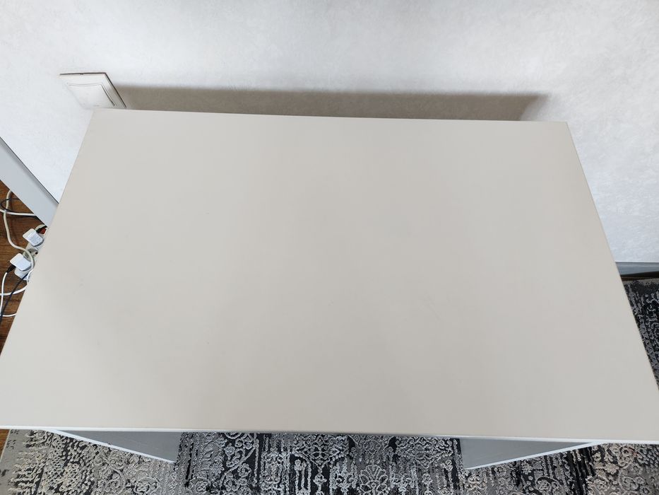 Письменный стол.