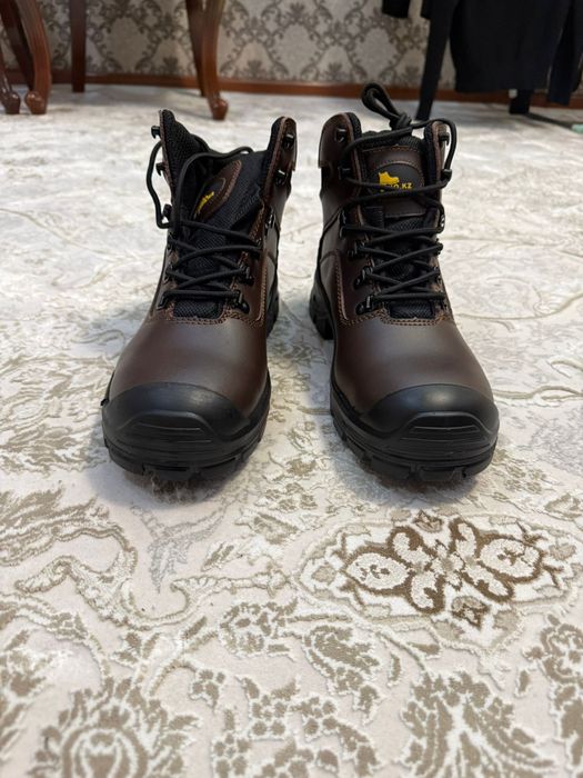 Продам демисезоные рабочие ботинки