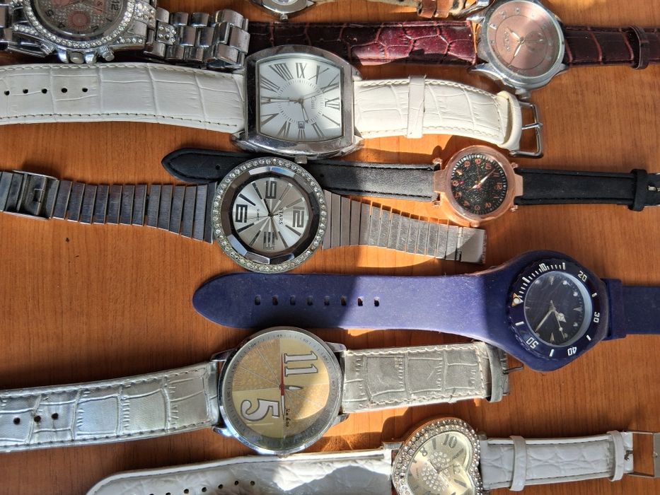 Vand colectie ceasuri dama 25 buc