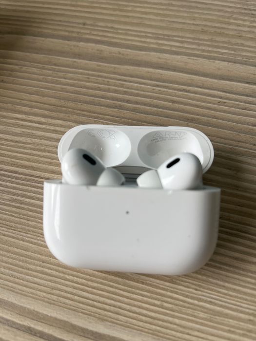 Vand  Apple  AirPods Pro 2 urgent!