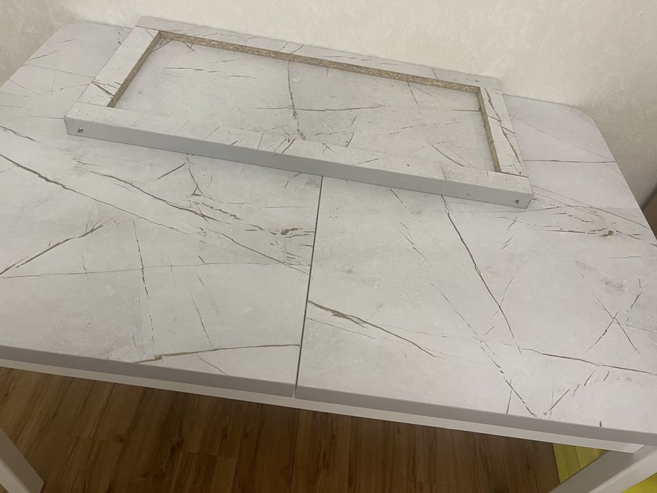 Стол для кухни белый