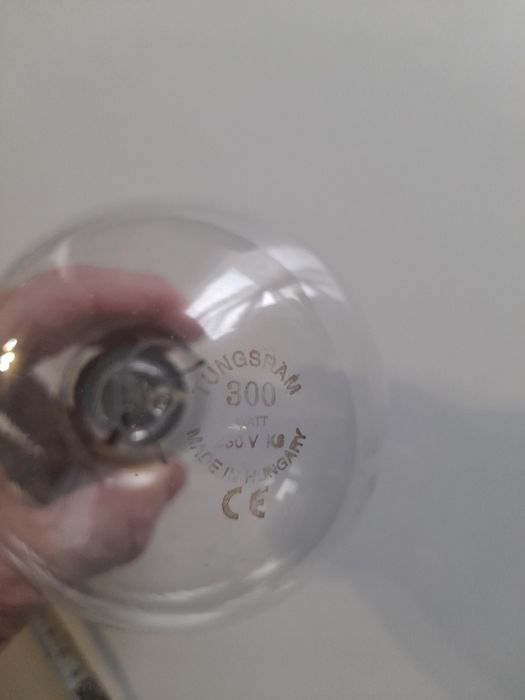 Удължител двужилен и голяма крушка 300 вата