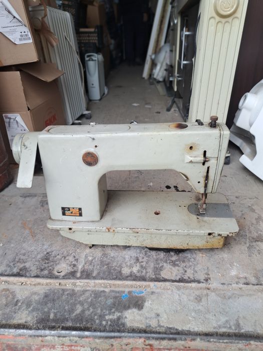 Петельная, оверлог, швейная машинка