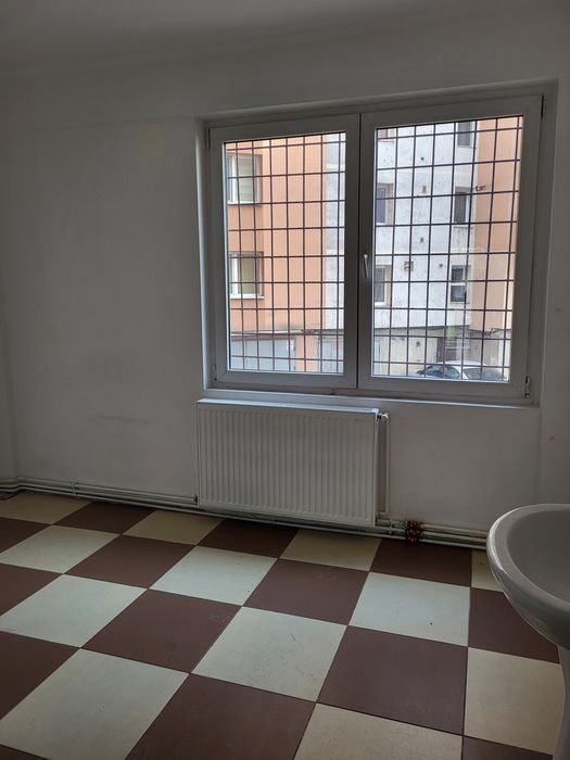 Închiriez  un spațiu comercial la parter de bloc în Târgu Mureș