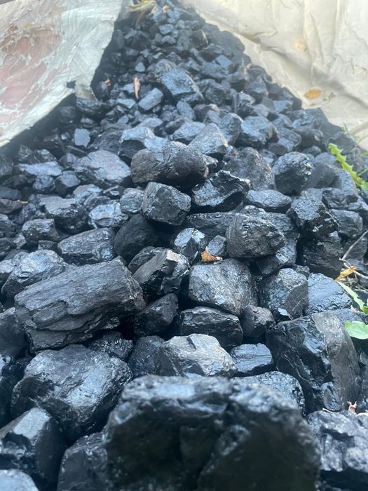 Продам уголь в мешках.