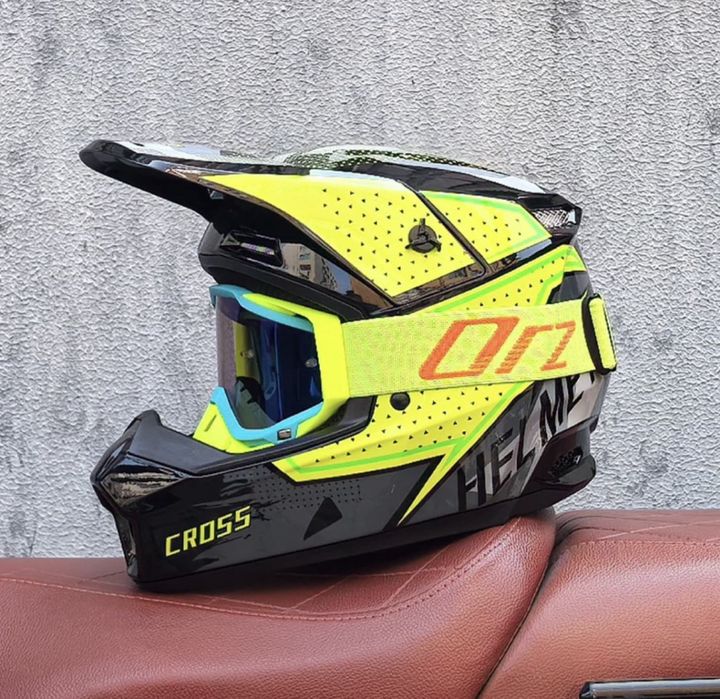 Шлем эндуро и мотокросс