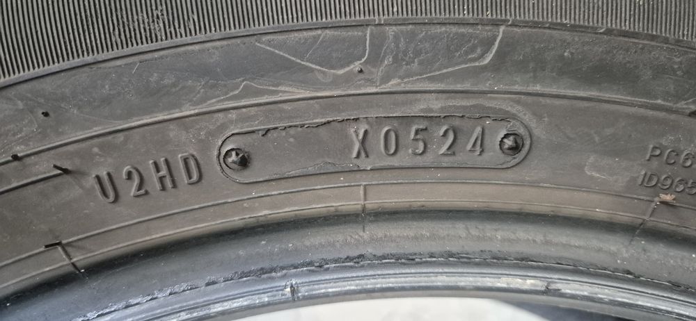 DUNLOP - Vând 2 anvelope VARĂ 225 / 60 / R18 SUV