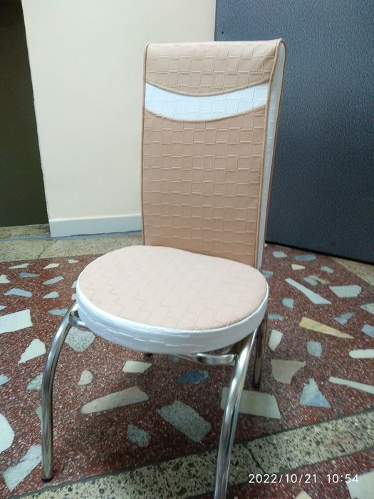 Продается новый набор стульев (в упаковке)6 штук