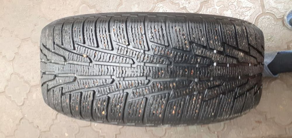 Продам комплект зимней резины (липучка)
