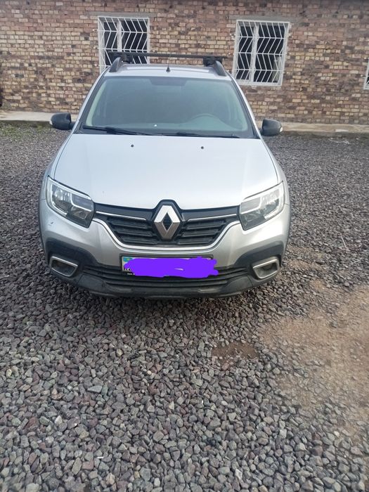 Продаеться машина рено сандеро степвей