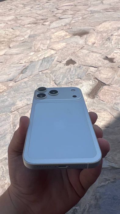 iphone 11 17 korpus koyilgan zor sostoaniyada