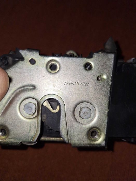 Брава за шофьорска врата