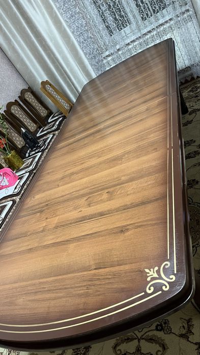 Стол со стульями